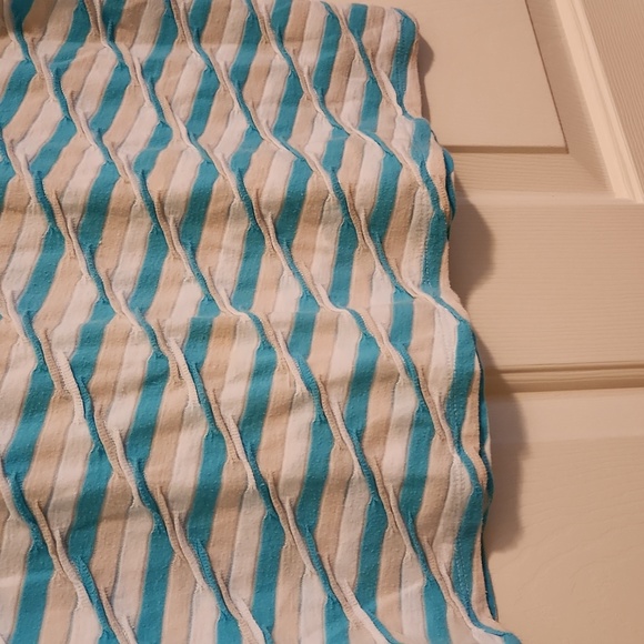 Kim Roger's top is so cute & comfy - Picture 4 of 7